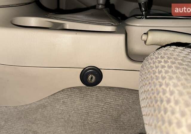 Черный Тойота Фортунер, объемом двигателя 2.7 л и пробегом 205 тыс. км за 11500 $, фото 17 на Automoto.ua