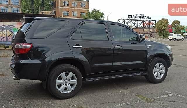 Черный Тойота Фортунер, объемом двигателя 2.7 л и пробегом 186 тыс. км за 15500 $, фото 24 на Automoto.ua