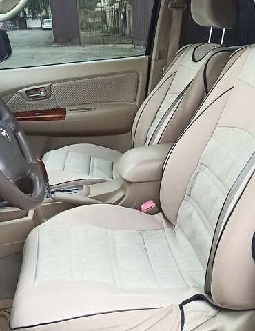 Черный Тойота Фортунер, объемом двигателя 2.7 л и пробегом 186 тыс. км за 15500 $, фото 7 на Automoto.ua