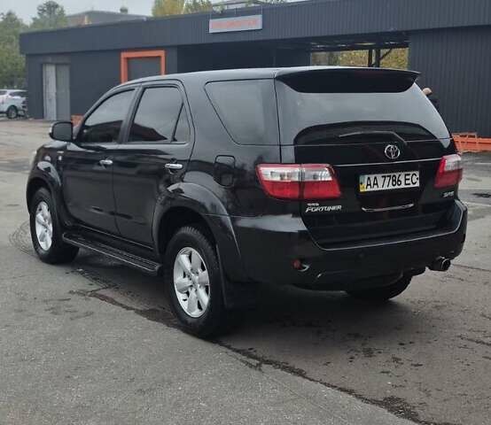 Черный Тойота Фортунер, объемом двигателя 2.7 л и пробегом 190 тыс. км за 15000 $, фото 3 на Automoto.ua