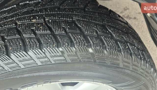 Черный Тойота Фортунер, объемом двигателя 2.7 л и пробегом 190 тыс. км за 15000 $, фото 15 на Automoto.ua