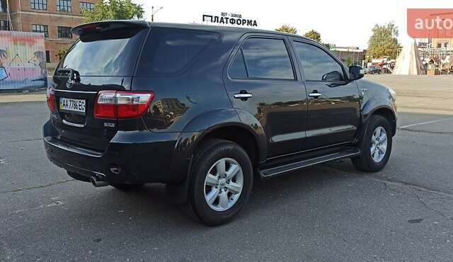 Черный Тойота Фортунер, объемом двигателя 2.7 л и пробегом 186 тыс. км за 15500 $, фото 1 на Automoto.ua