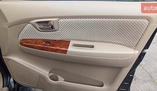 Черный Тойота Фортунер, объемом двигателя 2.7 л и пробегом 186 тыс. км за 15500 $, фото 8 на Automoto.ua