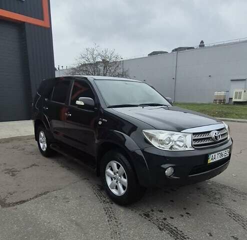 Черный Тойота Фортунер, объемом двигателя 2.7 л и пробегом 190 тыс. км за 15000 $, фото 2 на Automoto.ua