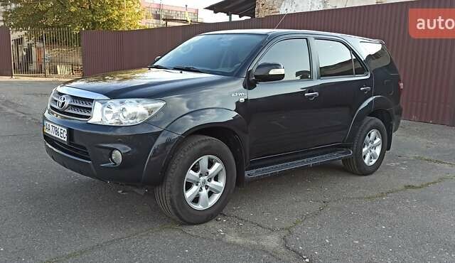 Черный Тойота Фортунер, объемом двигателя 2.7 л и пробегом 186 тыс. км за 15500 $, фото 3 на Automoto.ua