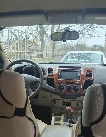 Черный Тойота Фортунер, объемом двигателя 2.7 л и пробегом 190 тыс. км за 15000 $, фото 9 на Automoto.ua