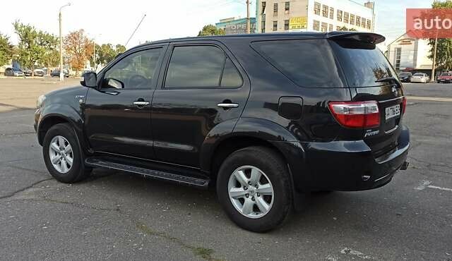 Черный Тойота Фортунер, объемом двигателя 2.7 л и пробегом 186 тыс. км за 15500 $, фото 2 на Automoto.ua