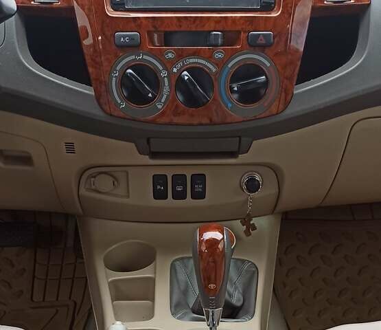 Черный Тойота Фортунер, объемом двигателя 2.7 л и пробегом 186 тыс. км за 15500 $, фото 16 на Automoto.ua