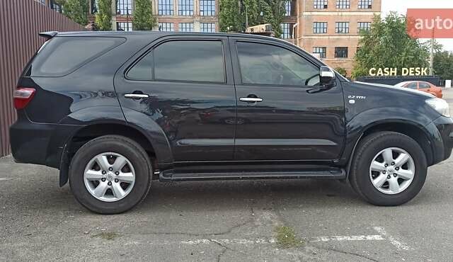 Черный Тойота Фортунер, объемом двигателя 2.7 л и пробегом 186 тыс. км за 15500 $, фото 20 на Automoto.ua