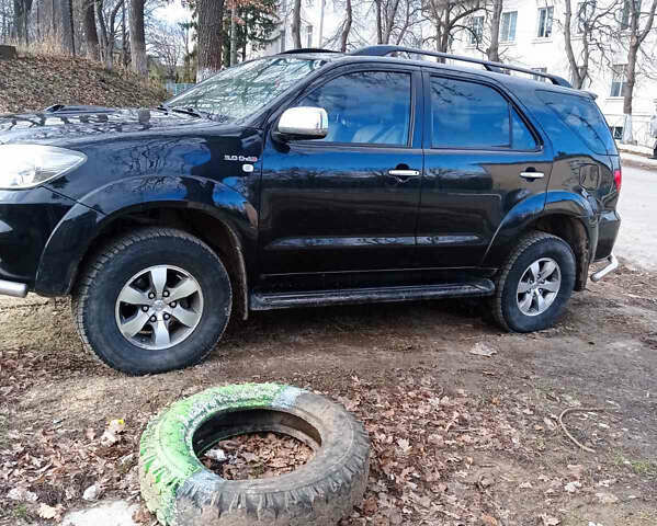 Тойота Фортунер, объемом двигателя 3 л и пробегом 300 тыс. км за 14000 $, фото 3 на Automoto.ua