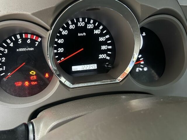 Сірий Тойота Фортунер, об'ємом двигуна 4 л та пробігом 122 тис. км за 14991 $, фото 6 на Automoto.ua