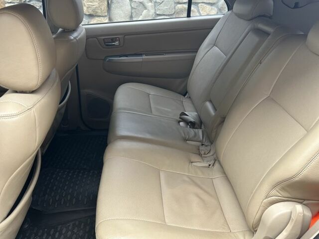 Сірий Тойота Фортунер, об'ємом двигуна 4 л та пробігом 122 тис. км за 14991 $, фото 7 на Automoto.ua