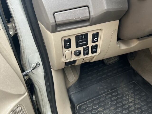 Сірий Тойота Фортунер, об'ємом двигуна 4 л та пробігом 122 тис. км за 14991 $, фото 2 на Automoto.ua