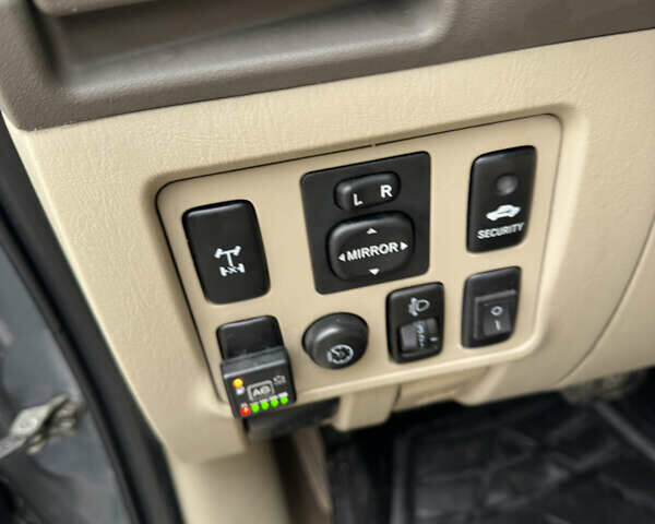 Сірий Тойота Фортунер, об'ємом двигуна 4 л та пробігом 369 тис. км за 9999 $, фото 19 на Automoto.ua