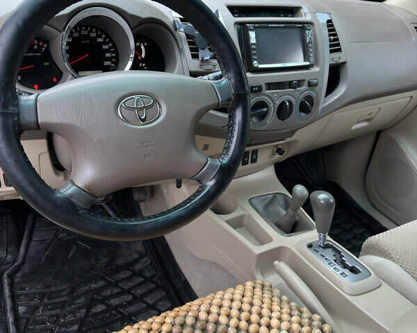 Сірий Тойота Фортунер, об'ємом двигуна 4 л та пробігом 369 тис. км за 9999 $, фото 18 на Automoto.ua