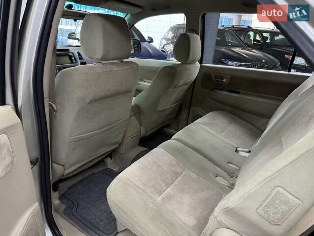 Серый Тойота Фортунер, объемом двигателя 4 л и пробегом 177 тыс. км за 11900 $, фото 19 на Automoto.ua