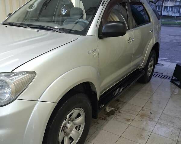 Сірий Тойота Фортунер, об'ємом двигуна 2.69 л та пробігом 360 тис. км за 8500 $, фото 1 на Automoto.ua