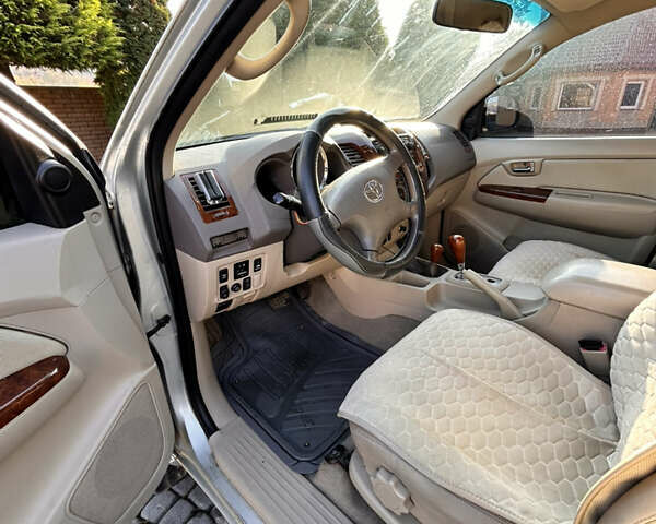 Серый Тойота Фортунер, объемом двигателя 3.96 л и пробегом 217 тыс. км за 14535 $, фото 8 на Automoto.ua