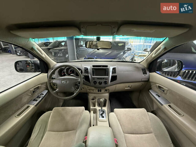 Серый Тойота Фортунер, объемом двигателя 4 л и пробегом 177 тыс. км за 11900 $, фото 22 на Automoto.ua