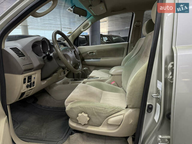 Серый Тойота Фортунер, объемом двигателя 4 л и пробегом 177 тыс. км за 11900 $, фото 18 на Automoto.ua