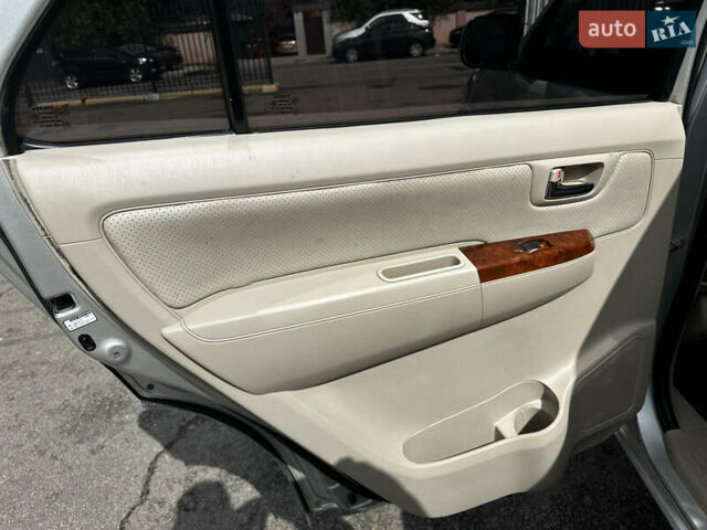 Серый Тойота Фортунер, объемом двигателя 3.96 л и пробегом 310 тыс. км за 8900 $, фото 13 на Automoto.ua