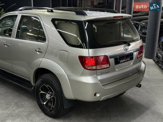 Серый Тойота Фортунер, объемом двигателя 4 л и пробегом 177 тыс. км за 11900 $, фото 11 на Automoto.ua