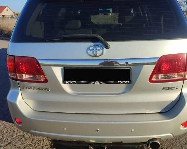 Серый Тойота Фортунер, объемом двигателя 4 л и пробегом 320 тыс. км за 13500 $, фото 2 на Automoto.ua