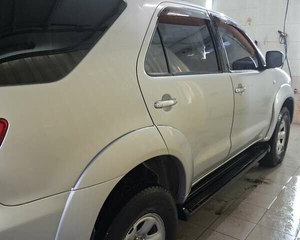 Сірий Тойота Фортунер, об'ємом двигуна 2.69 л та пробігом 360 тис. км за 8500 $, фото 4 на Automoto.ua