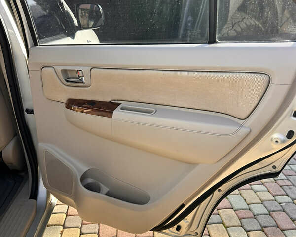 Серый Тойота Фортунер, объемом двигателя 3.96 л и пробегом 217 тыс. км за 14535 $, фото 15 на Automoto.ua