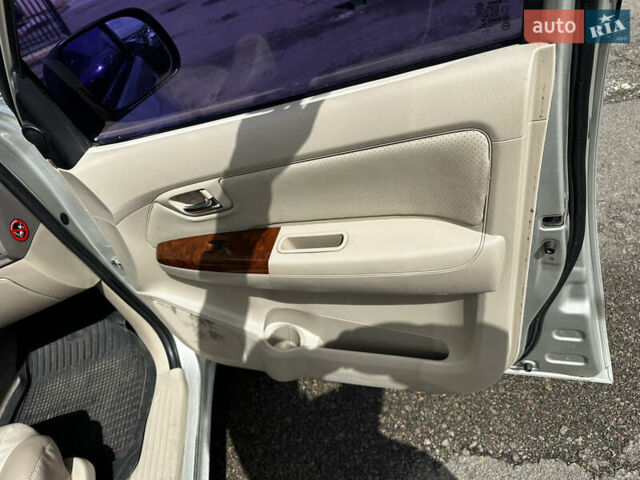 Серый Тойота Фортунер, объемом двигателя 3.96 л и пробегом 310 тыс. км за 8900 $, фото 19 на Automoto.ua