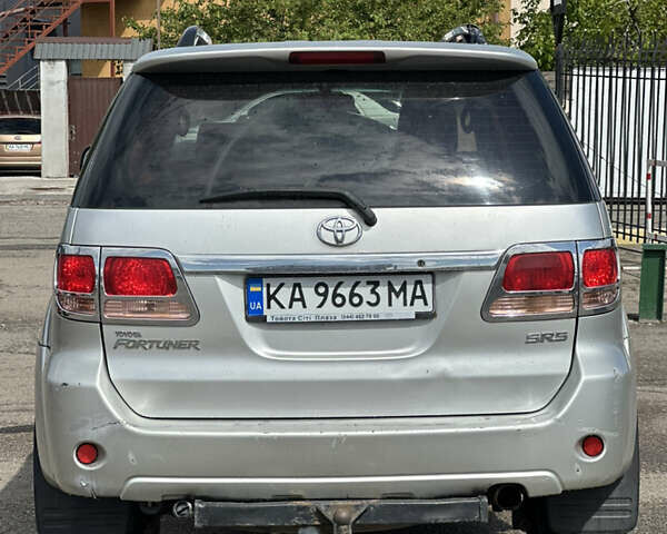 Серый Тойота Фортунер, объемом двигателя 3.96 л и пробегом 310 тыс. км за 8900 $, фото 5 на Automoto.ua