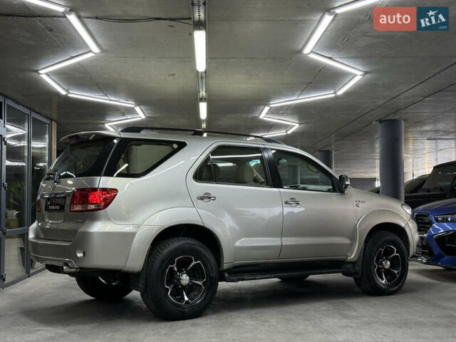 Серый Тойота Фортунер, объемом двигателя 4 л и пробегом 177 тыс. км за 11900 $, фото 13 на Automoto.ua