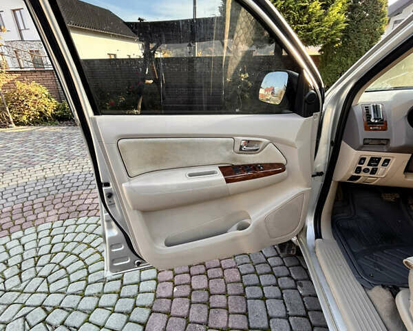 Серый Тойота Фортунер, объемом двигателя 3.96 л и пробегом 217 тыс. км за 14535 $, фото 9 на Automoto.ua