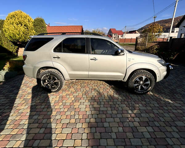 Серый Тойота Фортунер, объемом двигателя 3.96 л и пробегом 217 тыс. км за 14535 $, фото 6 на Automoto.ua