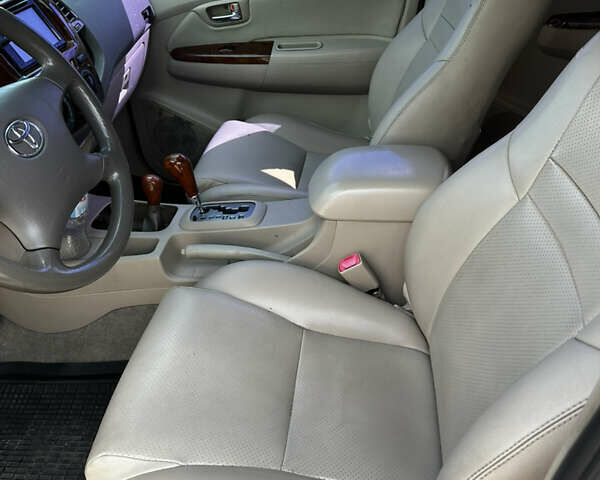 Серый Тойота Фортунер, объемом двигателя 3.96 л и пробегом 310 тыс. км за 8900 $, фото 8 на Automoto.ua