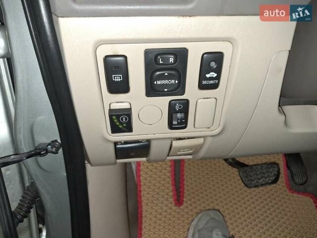 Сірий Тойота Фортунер, об'ємом двигуна 2.69 л та пробігом 360 тис. км за 8500 $, фото 7 на Automoto.ua