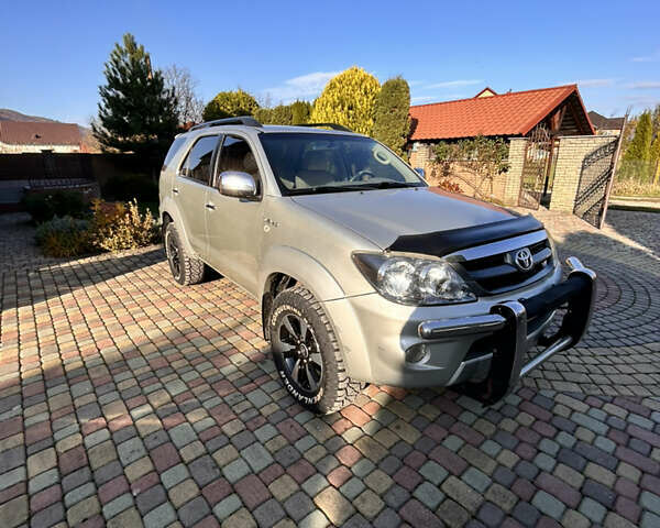 Серый Тойота Фортунер, объемом двигателя 3.96 л и пробегом 217 тыс. км за 14535 $, фото 7 на Automoto.ua