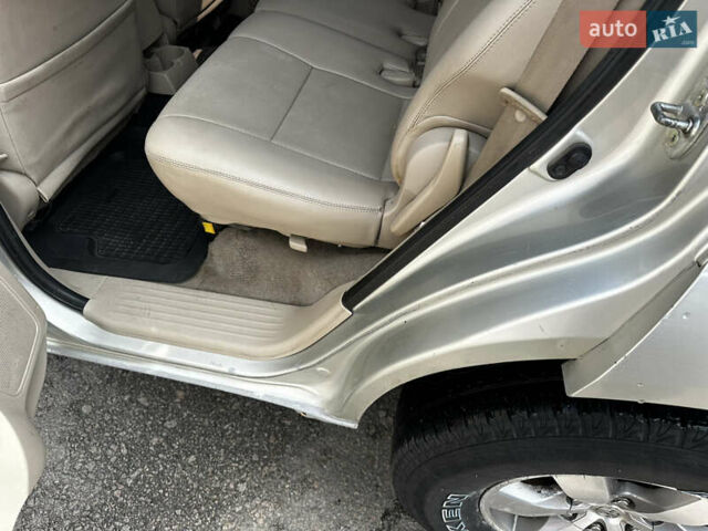 Серый Тойота Фортунер, объемом двигателя 3.96 л и пробегом 310 тыс. км за 8900 $, фото 17 на Automoto.ua