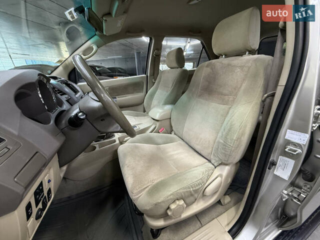 Серый Тойота Фортунер, объемом двигателя 4 л и пробегом 177 тыс. км за 11900 $, фото 16 на Automoto.ua