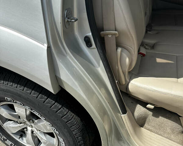 Серый Тойота Фортунер, объемом двигателя 3.96 л и пробегом 310 тыс. км за 8900 $, фото 16 на Automoto.ua