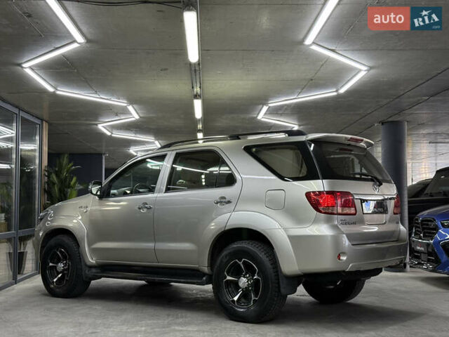 Серый Тойота Фортунер, объемом двигателя 4 л и пробегом 177 тыс. км за 11900 $, фото 9 на Automoto.ua