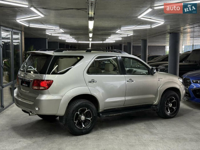 Серый Тойота Фортунер, объемом двигателя 4 л и пробегом 177 тыс. км за 11900 $, фото 12 на Automoto.ua