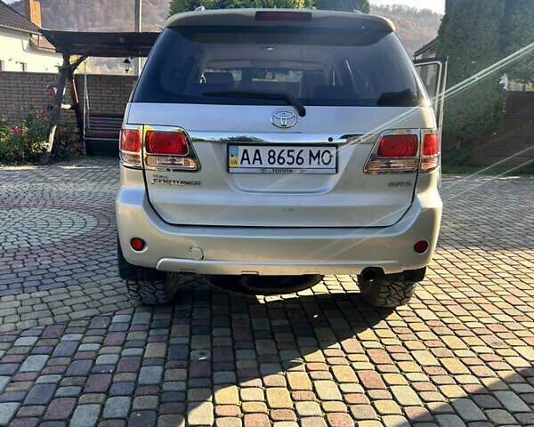 Серый Тойота Фортунер, объемом двигателя 3.96 л и пробегом 217 тыс. км за 14535 $, фото 4 на Automoto.ua