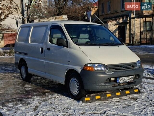 Белый Тойота Хиасе, объемом двигателя 2.49 л и пробегом 285 тыс. км за 7500 $, фото 2 на Automoto.ua