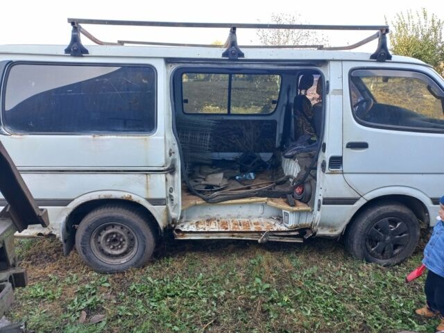 Білий Тойота Хіасє, об'ємом двигуна 2 л та пробігом 500 тис. км за 900 $, фото 2 на Automoto.ua