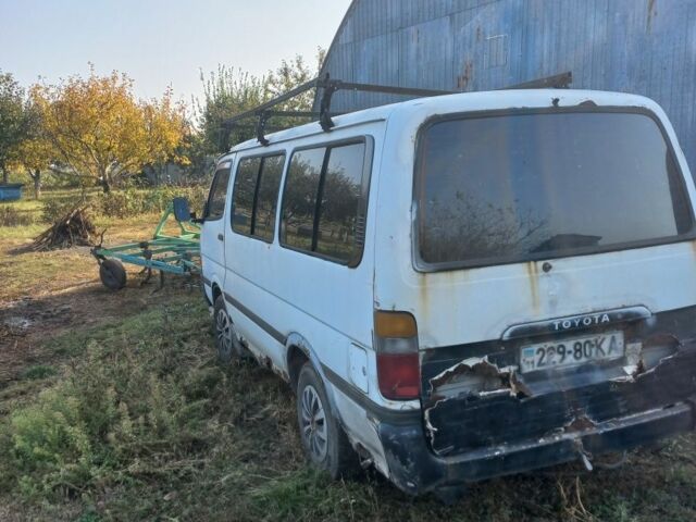 Білий Тойота Хіасє, об'ємом двигуна 2 л та пробігом 500 тис. км за 900 $, фото 6 на Automoto.ua