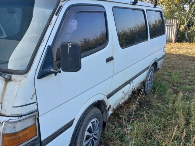 Білий Тойота Хіасє, об'ємом двигуна 2 л та пробігом 500 тис. км за 900 $, фото 4 на Automoto.ua