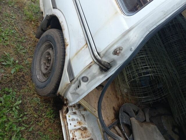 Білий Тойота Хіасє, об'ємом двигуна 2 л та пробігом 500 тис. км за 900 $, фото 5 на Automoto.ua