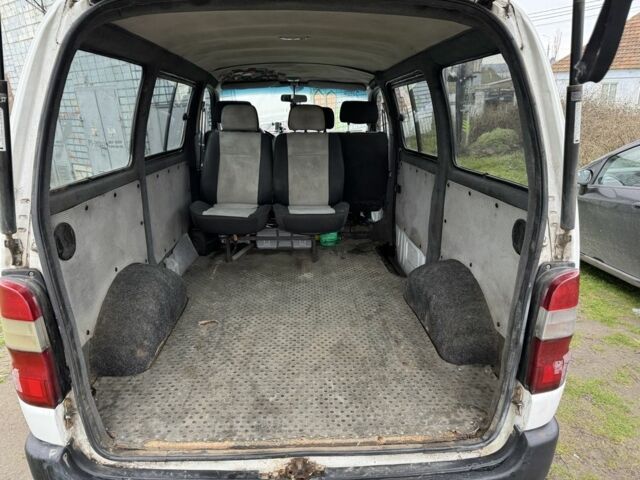 Білий Тойота Хіасє, об'ємом двигуна 2.4 л та пробігом 407 тис. км за 4200 $, фото 8 на Automoto.ua