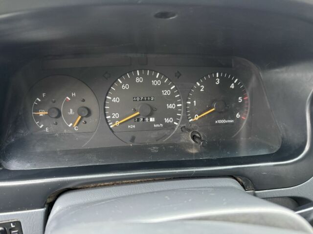 Білий Тойота Хіасє, об'ємом двигуна 2.4 л та пробігом 407 тис. км за 4200 $, фото 9 на Automoto.ua